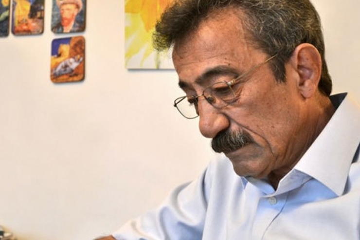 مسعود احمدی شاعر و ویراستار شامگاه دوشنبه ۲۳ خردادماه در سن ۷۸ سالگی درگذشت.