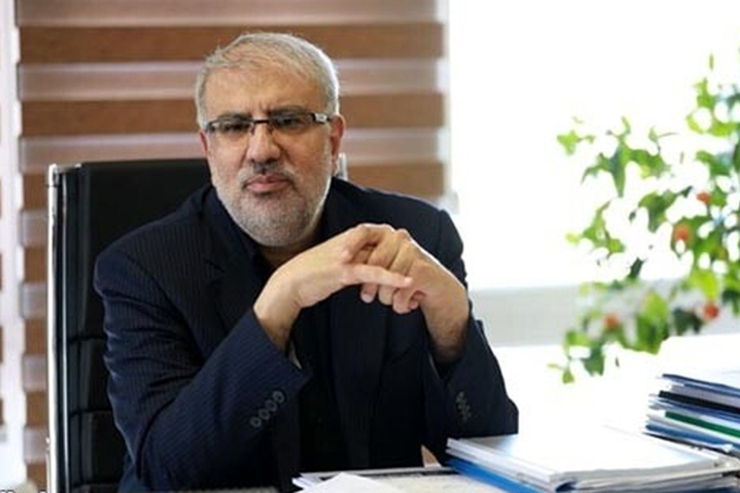 وزیر نفت با بیان اینکه بحث افزایش قیمت بنزین در دستور کار دولت نیست، گفت: خبر جمع‌آوری کارت‌های سوخت جایگاه‌داران را نیز تکذیب می‌کنم.