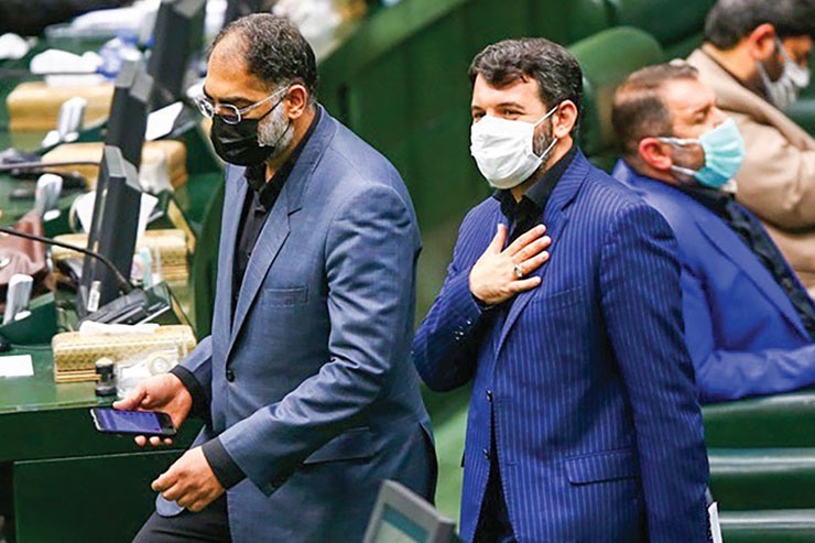 تحلیلگران معتقدند که موضع گیری‌های صریح الحن نمایندگان مجلس در قبال وزارتخانه‌های کم کار دولت، تلاشی است تا مردم اطمینان داشته باشند که وکیل المله هنوز به وکیل الدوله تبدیل نشده است و همگرایی دیدگاه سیاسی میان قوای مقننه و مجریه به معنای تأیید مستمر دولت و چک سفیدامضای بهارستان به پاستور نیست.