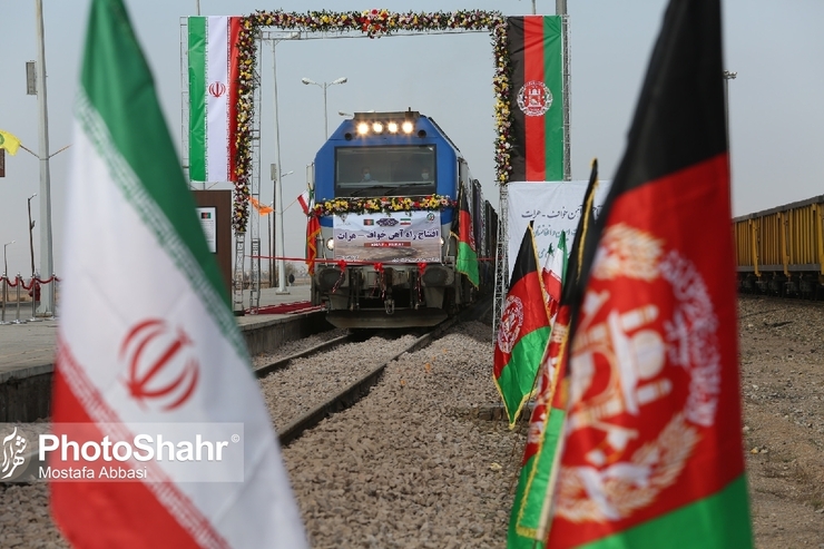 مدیرعامل شرکت راه‌آهن جمهوری اسلامی ایران در دیدار با رئیس راه‌آهن افغانستان درباره از سرگیری روند بازسازی و تکمیل قطعه سوم خط آهن خواف-هرات و آماده‌سازی این مسیر برای تردد قطار گفت‌وگو کرد.
