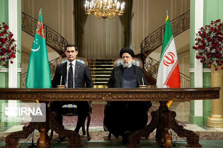 سید ابراهیم رئیسی در نشست خبری با همتای ترکمنستانی خود تاکید کرد: دیدگاه ایران و ترکمنستان نسبت به افغانستان بسیار به هم نزدیک است. معتقدیم که در افغانستان باید دولتی فراگیر از تمام اقوام تشکیل شود تا برای افغانستان امنیت ایجاد کند.