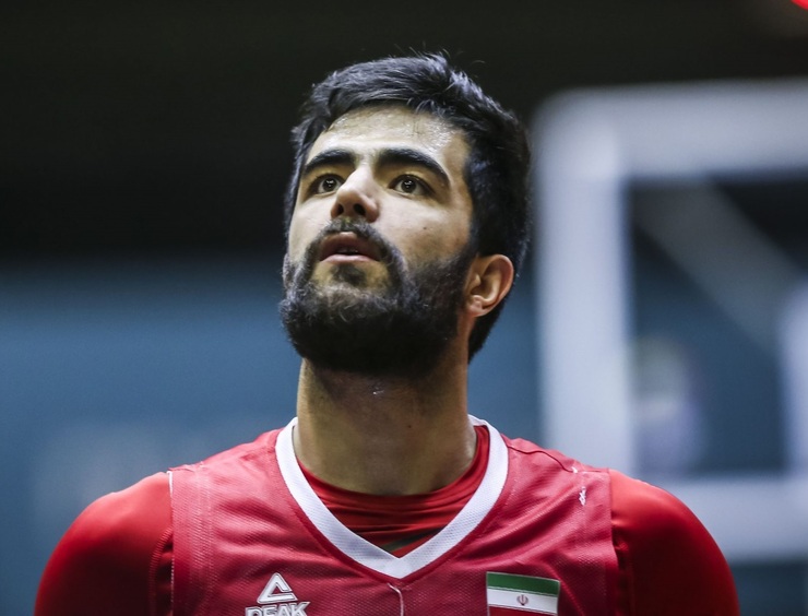 بازیکن تیم ملی بسکتبال می گوید:کاملا مشخص است سعید ارمغانی به علم روز دنیا آگاهی دارد و خیلی با دانش‌ است.