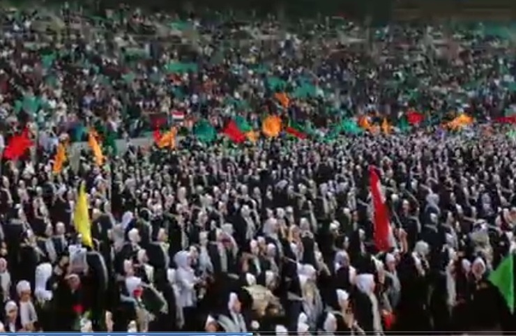 نوجوانان عراقی در بصره در کنار یکدیگر سرود سلام فرمانده را اجرا کردند.