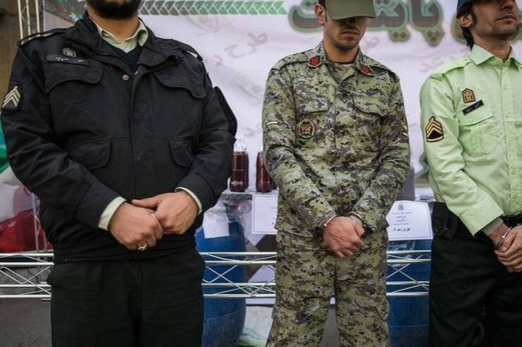 فرمانده انتظامی شهرستان ری از شناسایی و دستگیری ماموران قلابی که از اتباع کشورهای خارجی در محدوده حسن آباد فشافویه شهرستان ری سرقت می کردند خبر داد.