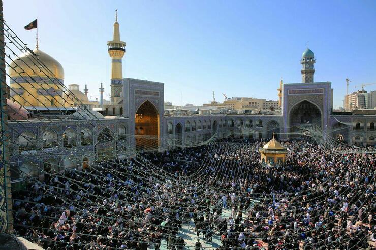 حجت‌الاسلام مروی در دیدار با وزیر خارجه پاکستان خدمات آستان قدس به زائران پاکستانی را شرح داد و گفت: حرم مطهر سالانه میزبان حدود ۵۰۰ هزار زائر پاکستانی است. در حرم مطهر فضایی ویژه در اختیار زائران پاکستانی قرار داده شده تا بتوانند در آن محل برنامه‌های مختلف فرهنگی همانند سخنرانی، عزاداری، مداحی و غیره را با زبان بومی خود برگزار کنند.