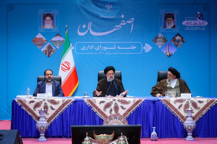 رئیس‌جمهور: مدیرانی که نگاه تحولی ندارند کنار بروند| در پیگیری کار مردم با احدی تعارف نداریم