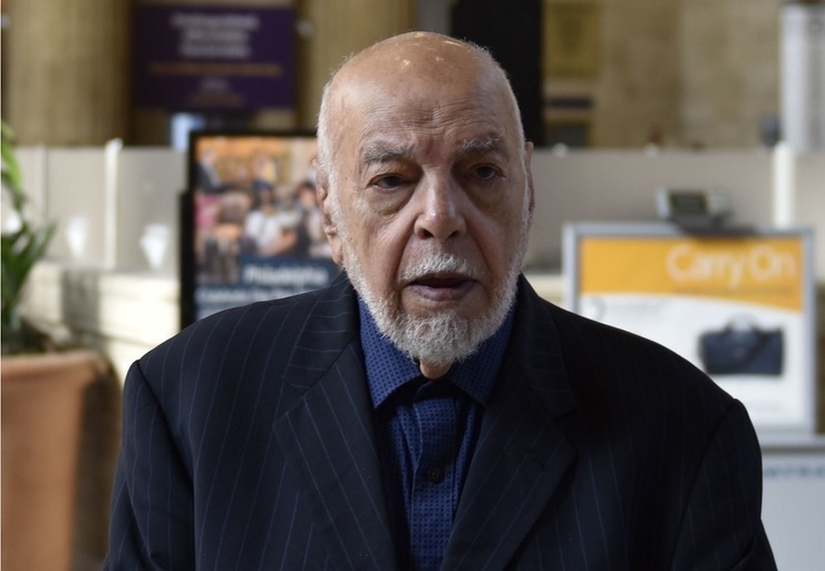 احمد مهدوی دامغانی، نویسنده و محقق پیشکسوت، امروز (جمعه، ۲۸ خردادماه) در ۹۵ سالگی از دنیا رفت.