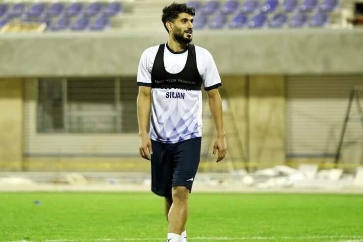 باشگاه پرسپولیس برای جذب زکی‌پور اقداماتی انجام داده بود، اما درنهایت جذب این بازیکن منتفی شد. مذاکرات این باشگاه با امید نورافکن نیز بی نتیجه مانده است.