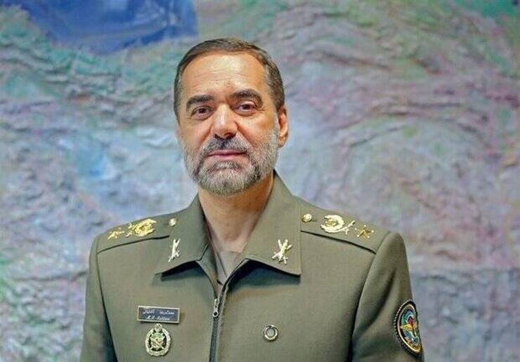 وزیر دفاع و پشتیبانی نیرو‌های مسلح در پیامی خطاب به امیر خواجه فرد مدیر عامل سازمان صنایع هوایی وزارت دفاع، پیگیر مطالبه‌ی جدی رئیس جمهور مبنی بر ساخت هواپیمای مسافربری شد.