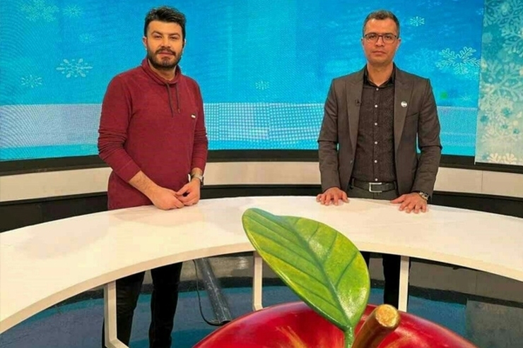 میهمان برنامه امروز طبیب، سخنان عجیبی درباره آسیب‌های نماز به مفاصل و زانو به میان آورد که با واکنش معاون سیمای صداوسیما همراه بود.