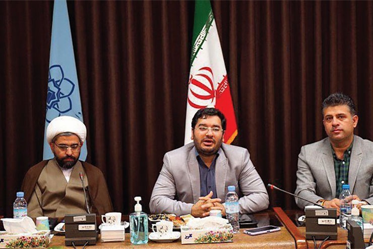 رئیس کمیسیون فرهنگی شورای اسلامی شهر مشهد گفت: فلسفه وجود مشهدالرضا (ع)، مضجع ملکوتی امام مهربانی‌ها بوده است و باید گسترش شهر با مرکزیت و محوریت حرم رضوی انجام شود.