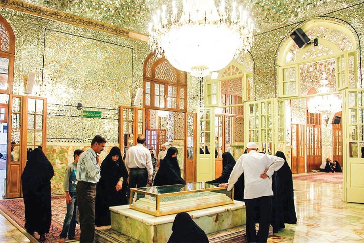 گزارش جهان‌شهر درباره دفن چهره‌های سرشناس دینی و بین‌المللی در حرم مطهر رضوی.