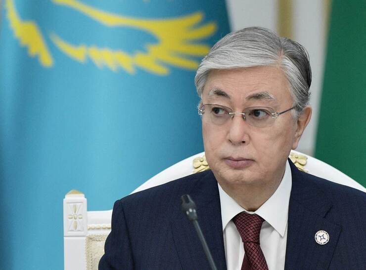 رئیس جمهور قزاقستان در نشست خبری با آیت‌الله رئیسی، گفت: ایرانیان می‌تواند به مدت ۱۴ روز بدون روادید به قزاقستان سفر کنند.