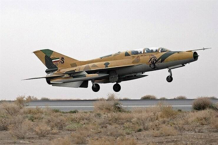 معاون استاندار اصفهان از سقوط یک فروند جنگنده F۷ در اطراف انارک از توابع شهرستان نایین خبر داد.