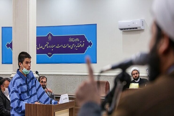 حکم اعدام «عبداللطیف مرادی» ضارب روحانیون رمضان حرم مطهر رضوی صبح امروز در محل زندان وکیل آباد مشهد اجرا شد.