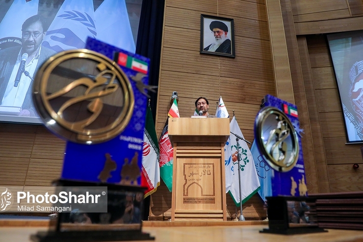 دبیر همایش «وطن مهر» با بیان اینکه ایران روند بهبود، آسایش و ترقی مهاجران افغانستانی را مدنظر دارد، گفت: این روند نشان‌دهنده رشد و تکامل قوانین مهاجرت و هم‌دردی بیشتر با مهاجران است که ما امروز آن را می‌بینیم و از جمهوری اسلامی ایران به همین دلیل قدردانی می‌کنیم.