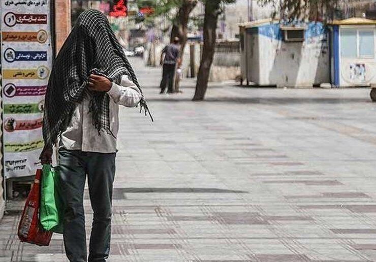 بعداز ظهر امروز ( ۳۰ خردادماه) بیشینه دمای هوا در آبادان به ۵۲.۲ درجه سلسیوس رسید و رکورد ۷۰ ساله دمای خردادماه این شهر و استان خوزستان را شکست.