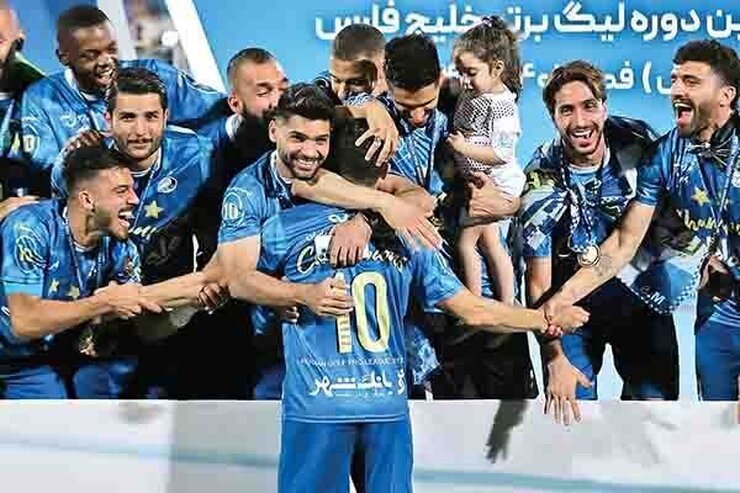 ۲ مدافع تیم فوتبال استقلال در آستانه جدایی از این باشگاه هستند.