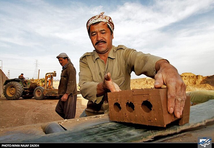  نماینده کارگران در شورای عالی کار با اشاره به اینکه مشکلات اصلی کارگران مسکن است گفت: در حال حاضر کارگران از پس اجاره بها بر نمی‌آیند.