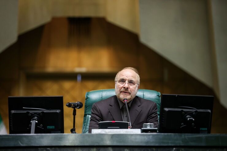 رئیس مجلس تاکید کرد: دستگاه تربیتی جمهوری اسلامی چه در مدارس و چه در دانشگاه‌ها با همت جوانان و عموم دلباختگان به آرمان انقلاب اسلامی باید به نحوی تحول یابد که تربیت جوانان نخبه و شجاع با الگو پذیری از امثال شهید چمران و سایر شهدای انقلاب اسلامی در آن استثنا و کمیاب نباشد.