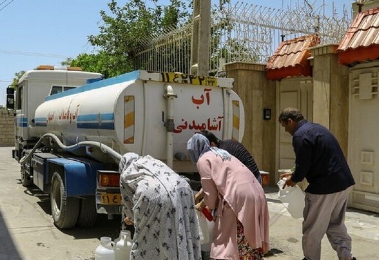 مدیر عامل شرکت آب و فاضلاب استان خراسان رضوی گفت: هم‌اکنون دو روستای شهرستان تایباد و ۲۴۸ روستا دیگر در استان با کمبود آب مواجه بوده و با تانکر سیار آب‌رسانی می‌شوند.