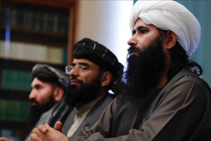 سرپرست وزارت تحصیلات عالی طالبان و یک مقام دیگر این گروه ممنوع‌السفر شدند.