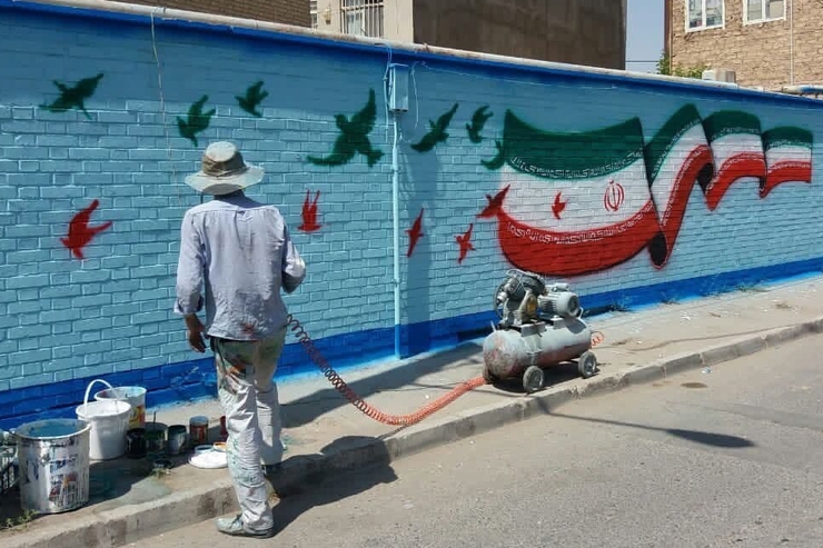 هنرمند افغانستانی که بیش از ۵ هزار متر مربع نقاشی دیواری و حدود ۱۵ پروژه زیباسازی در شهر تهران انجام داده است، می‌گوید: دوست دارم در زیباسازی و شادابی محیط ایران سهیم باشم.