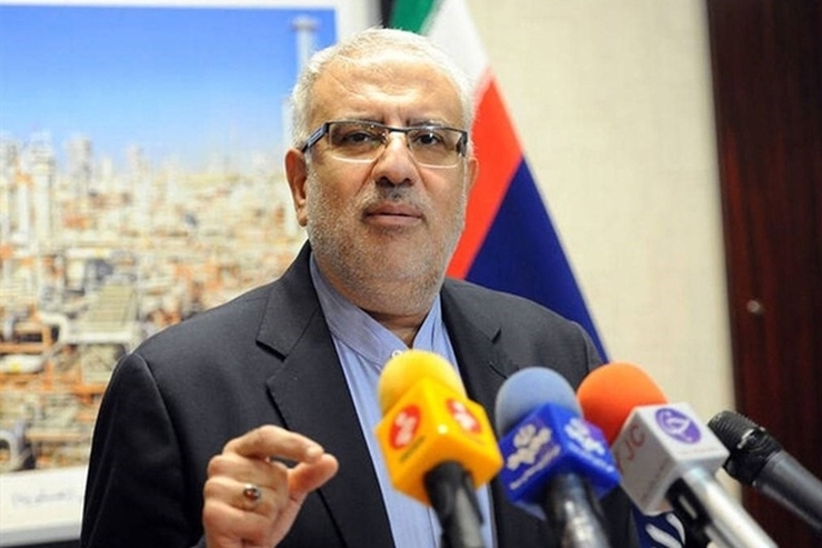 وزیر نفت گفت: بنده و همکارانم طی مصاحبه های متعدد هرگونه افزایش قیمت حامل های انرژی را تاکنون تکذیب کرده ایم. افزایش نرخ بنزین، نفت و گازوئیل به هیچ عنوان در دستور کار وزارت نفت و دولت قرار ندارد.
