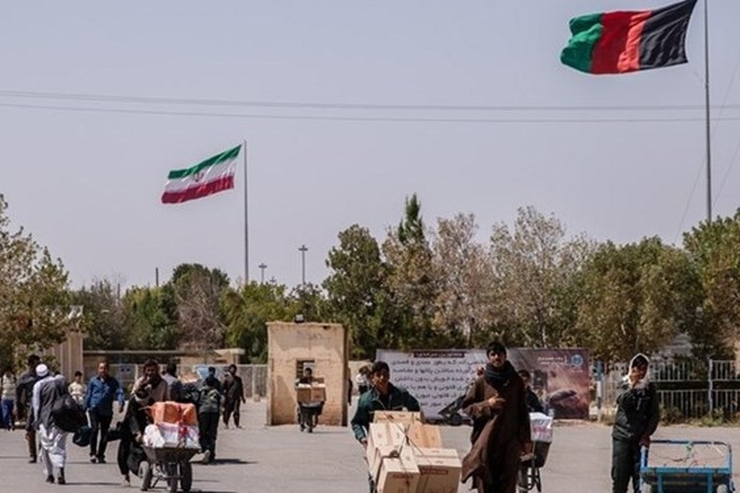 مسئولان مرزی ایران و افغانستان به‌ منظور رایزنی درباره امور ترانزیتی و برطرف کردن مشکلات مسافران در مرز اسلام قلعه در هرات با یکدیگر دیدار و گفت‌وگو کردند.