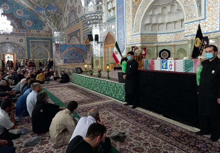 همزمان با اجتماع صادقیون از میدان شهدا تا حرم مطهر رضوی با حضور با شکوه مسئولان، فرماندهان نظامی و انتظامی، زائران و مجاوران امام رضا (ع)، پیکر مطهر شهید دفاع مقدس تشییع شد.