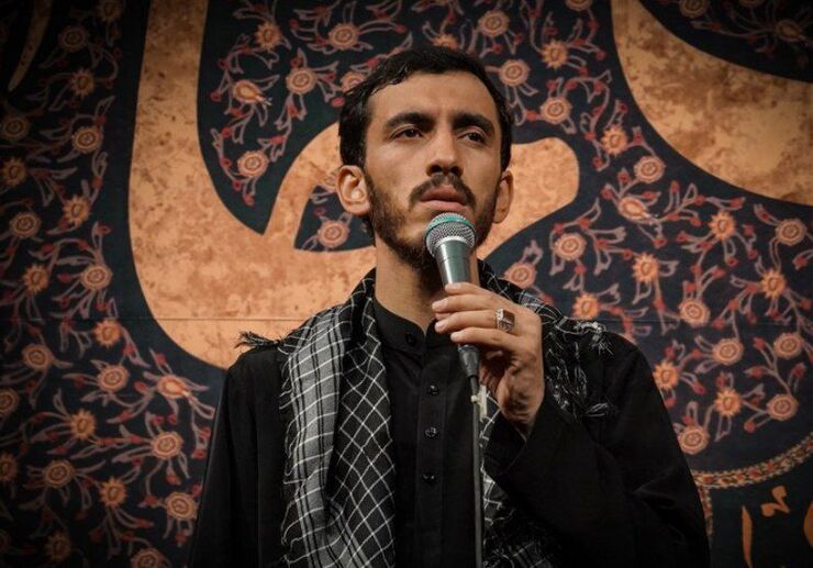 مهدی رسولی، مداح اهل بیت (ع) مداحی «اینجا اوبادانه شهر شیرونه» را در شب شهادت امام صادق(ع) برای مردم آبادان خواند.