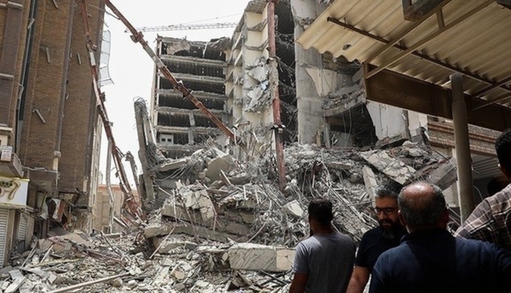 در ششمین روز از حادثه فرو ریختن ساختمان متروپل در آبادان، تلاش‌ها برای جستجوی افراد گرفتار زیر آوار ادامه دارد.