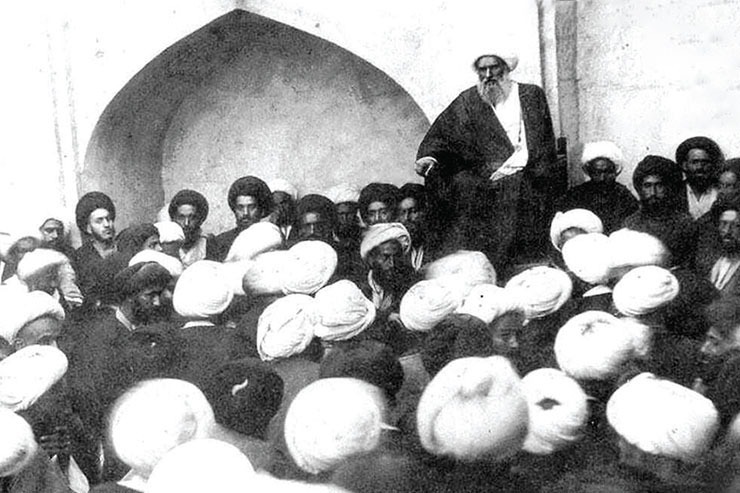 دکتر مجید تفرشی از مذهب و اجتماع در مشهد، در سال‌های میان انقلاب مشروطیت تا کودتای ۱۲۹۹ می‌گوید.