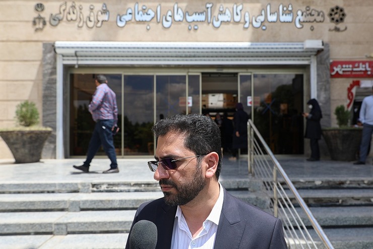 شهردار مشهد گفت: وجه تمایز مجتمع شوق زندگی گره خوردن فعالیت‌ها با مردم و سازمان‌های مردم نهاد است و از همه همشهریان درخواست دارم به کمک دستگاه‌های اجرایی اعم از بهزیستی و کمیته امداد آمده تا به افراد بیشتری کمک شود.