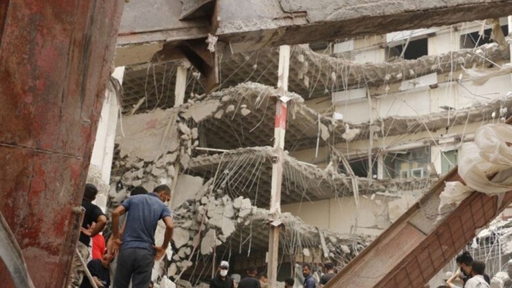 در هفتمین روز از حادثه فرو ریختن ساختمان متروپل در آبادان که در سراسر کشور عزای عمومی اعلام شده است، تلاش‌ها برای جستجوی افراد گرفتار زیر آوار ادامه دارد.