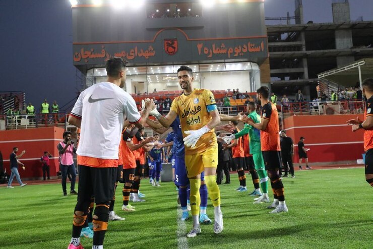 آمار‌ها نشان می‌دهد سید حسین حسینی بالاتر از همه گزینه بهترین بازیکن فصل بیست و یکم لیگ برتر است. به احتمال زیاد حسینی علاوه برعنوان برترین دروازه‌بان، این عنوان را هم صاحب خواهد شد.