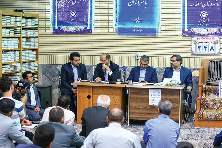سلسله نشست‌های «پای حرف مردم» این بار به میزبانی مسجد بلال در خیابان خواجه ربیع مشهد با حضور برخی اعضای شورای شهر و مسئولین شهری برگزار شد.