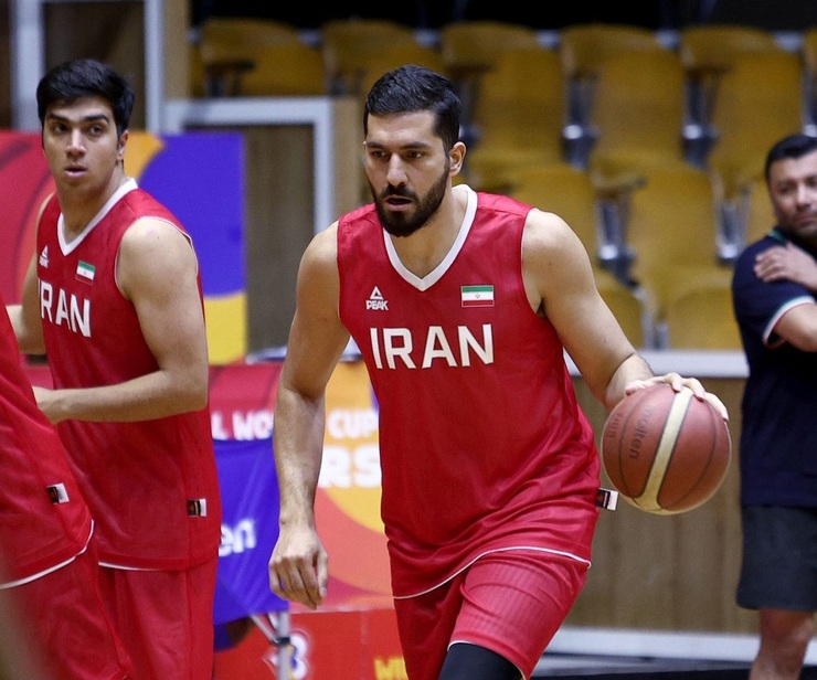ملی‌پوش بسکتبال ایران گفت: تنها راه حل پیشرفت بسکتبال ایران این است که باید با تیم‌های درجه یک دنیا بازی کنیم و اردو‌های خارج از کشور برگزار کنیم.
