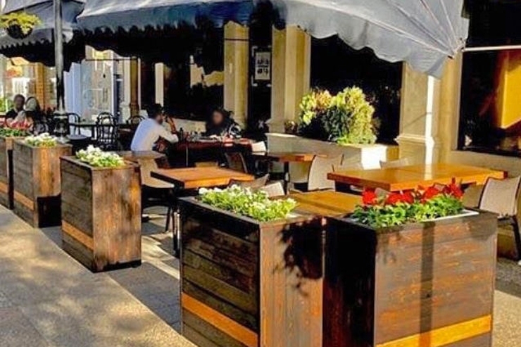 دبیر ستاد امر به معروف و نهی از منکر استان خراسان رضوی با بیان اینکه عده‌ای با طرح مباحثی به دنبال ایجاد نارضایتی اجتماعی در مشهد هستند گفت: در رابطه با غذاخوری‌ها در معابر، ما نگفته‌ایم این مکان‌ها را ببندید و نگفته‌ایم که جمع کنید.