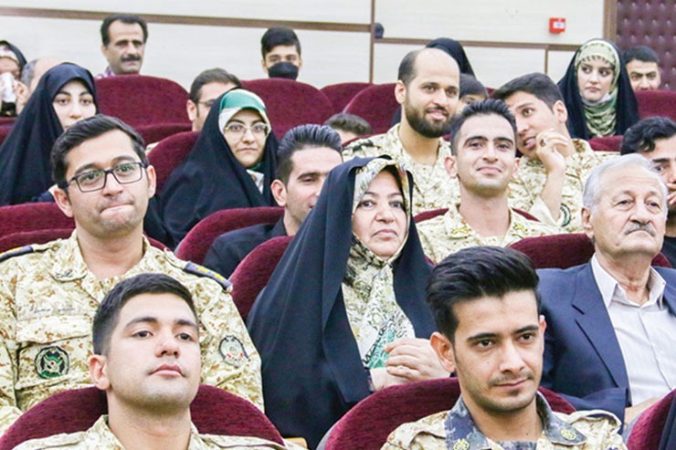 سرهنگ ستاد سیدرضا جعفرزاده می‌گوید: هر سه ماه یک بار جشنی برای ترخیص کارکنان وظیفه‌ای که بدون بی انضباطی و تخلف خدمت کرده اند با حضور خانواده‌های آنان برگزار می‌شود. این گزارش روایتی از یک جشن است.
