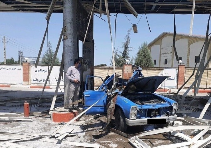 خودرو نیسان وانت در ایستگاه گاز سی ان جی در رستم‌آباد گیلان منفجر شد.