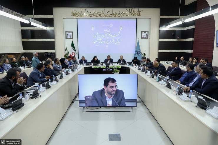 شهردار مشهدمقدس گفت: قطاری راه افتاده و شورا ریل‌های آن را گذاشته است و شهرداران مناطق لوکوموتیوهای آن هستند و اگر شما حرکت کنید واگن‌ها حرکت می‌کنند. سیاست ما منطقه‌محوری است و مشهد را با یک شهردار نمی‌توان اداره کرد و شما باید محکم پای کار باشید.