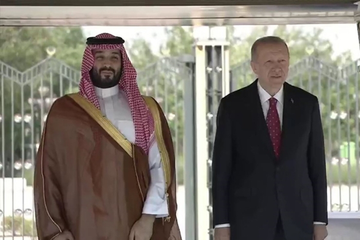 ولی‌عهد عربستان سعودی در اولین سفر خود پس از ترور «جمال خاشقچی» ستون‌نویس روزنامه «واشنگتن‌پست» به ترکیه، وارد آنکارا شد.