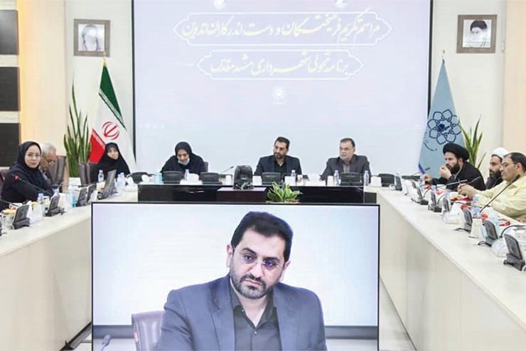شهردار مشهد با بیان اینکه امروز بحث بازآفرینی شهری یکی از مهم‌ترین مباحث روز دنیاست، گفت: بافت‌های ناکارآمد و کم توان یکی از مسائل اساسی شهر‌های بزرگ از جمله شهر مشهد است که به دو دسته حاشیه نشینی و بافت‌های دارای ارزش تقسیم می‌شود.