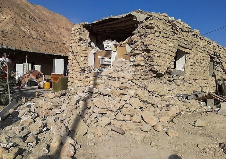نماینده مردم بندرعباس و خمیر در مجلس، از وقوع ۲ زلزله و ۲۰ پس لرزه در بندر خمیر و روستاهای این شهر و بندر لنگه خبر داد و گفت: مسئولان در حال تلاش برای وصل برق و تلفن مناطق زلزله‌زده هستند.