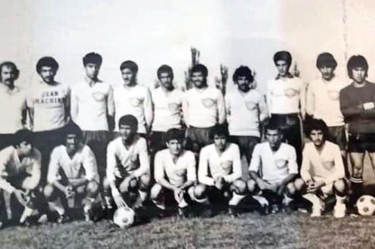 عکسی از تیم منتخب آموزشگاه‌های مشهد که در سال ۱۳۵۶ به کاپیتانی ناصر توفیقی راهی رقابت‌های قهرمانی آموزشگاه‌های کشور شد. در این عکس بازیکنان نامی دیگری مانند جمیل قوچان‌نژاد، عباس کیخا، حمید صیامی و علی فلاح به چشم می‌خورند.
عکس از آلبوم اختصاصی: عباس کیخا