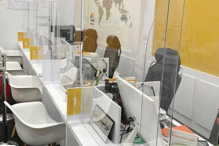 بلیت هواپیما در مسیر‌های داخلی از پنجم تیرماه برای مسافران غیرایرانی به نرخ دلار محاسبه می‌شود، اما مشاهده‌ها حاکی از آن است که بلیت پرواز تهران -مشهد نیز با نرخ اتباع خارجی، به مسافر ایرانی فروخته می‌شود.