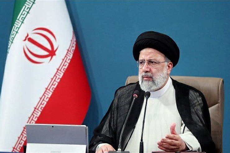 رئیس جمهور با اشاره به برخی شبهات مطرح شده درباره کنکور ۱۴۰۱، گروهی به ریاست معاون اول رئیس جمهور را مأمور تحقیق و بررسی دقیق ابعاد این موضوع کرد و گفت: کنکور نقطه اطمینان مردم به سازوکارهای سنجش و پذیرش دانشجو در کشور است و نباید اجازه دهیم هیچ خدشه‌ای به این اعتماد وارد شود.