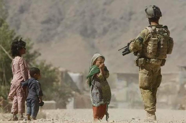 وزیر دفاع جدید استرالیا با اعتراف به ارتکاب جنایت جنگی سربازان این کشور در افغانستان وعده داد این پرونده را به صورت جداگانه پیگیری کند .