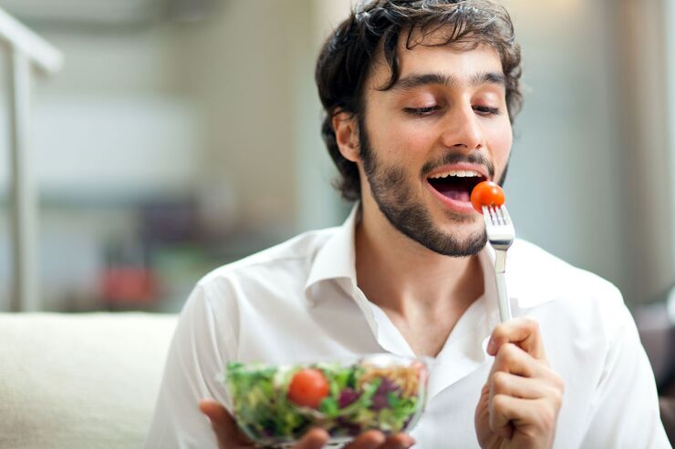 مضرات ایستاده غذاخوردن را در این اینفوگرافی مشاهده کنید.